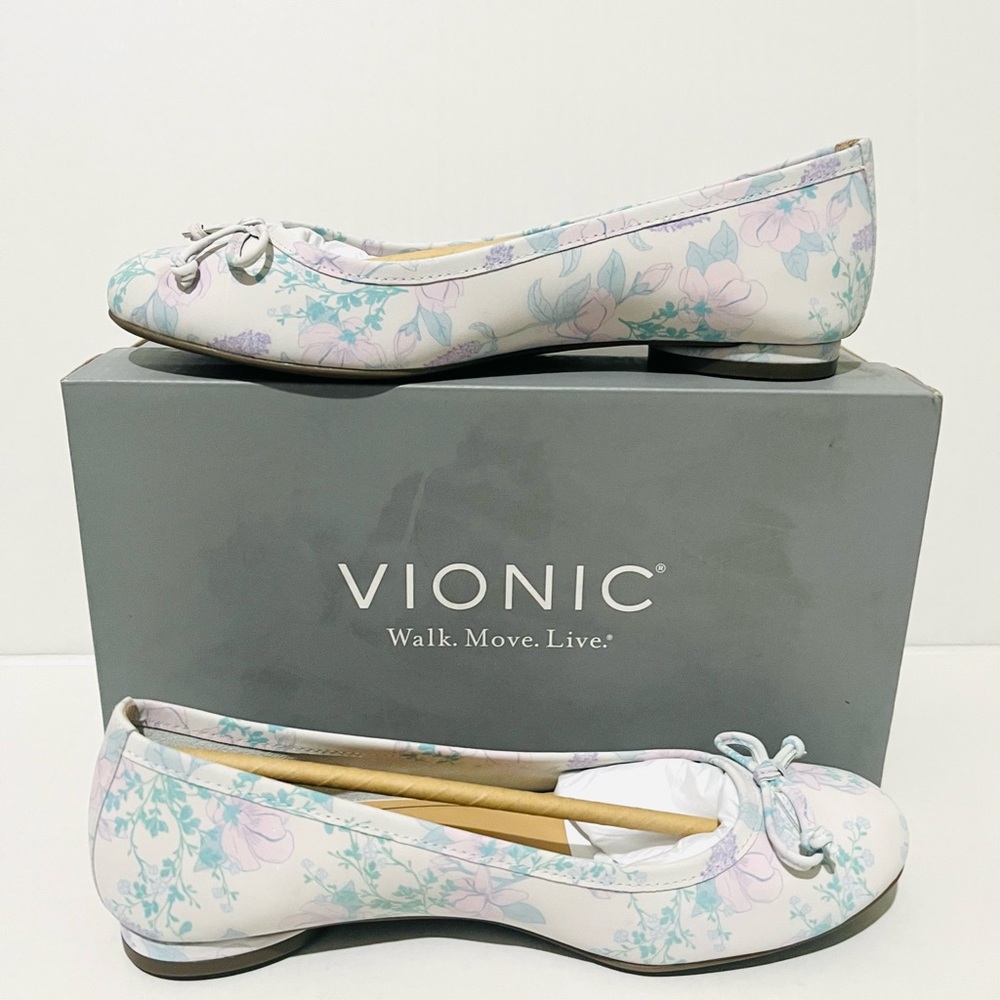 Vionic CALLISTO, CRM, BTNCL White and Blue Flats with Classic Ballet Design